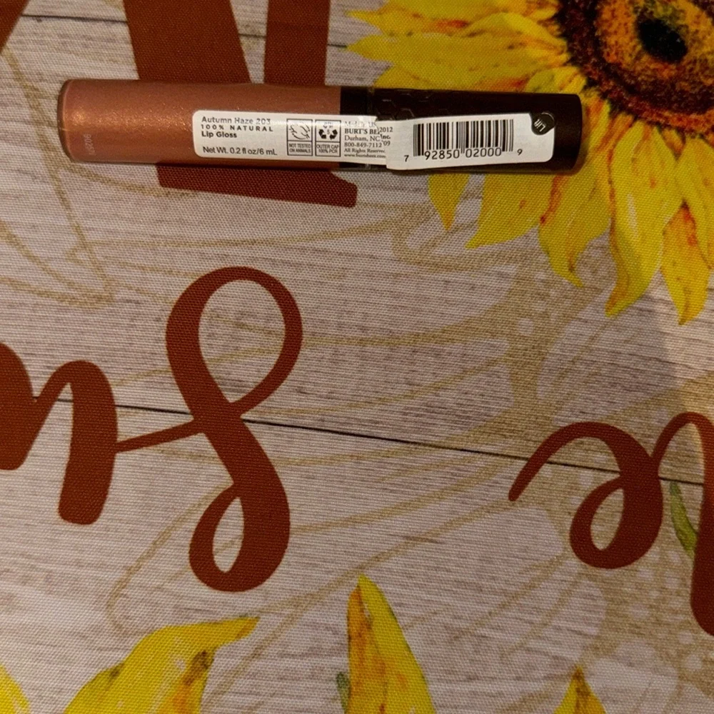 New‎ Burt’s Bees 🐝 Lip Gloss